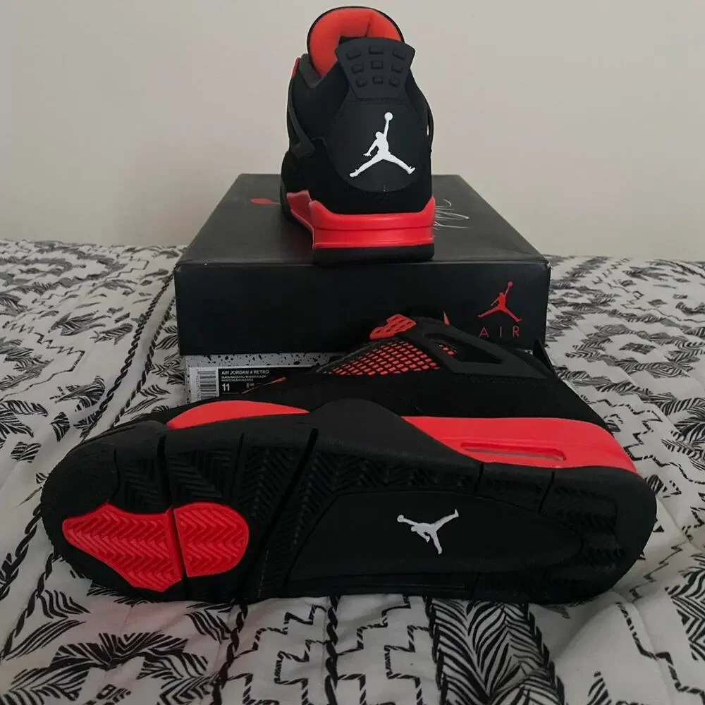 Jordan 4 retro red thunder - size 11 M / 12.5 W US